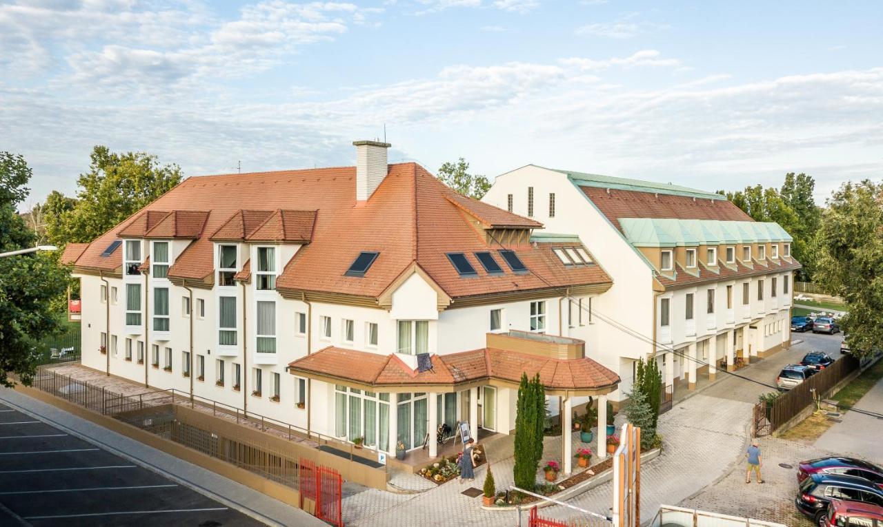 Aqua Hotel Termal Mosonmagyaróvár Extérieur photo